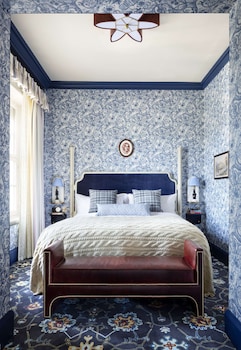 Suite, 1 King Bed, City View