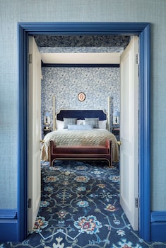 Family Room, 1 King Bed, Connecting Rooms