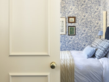 Suite, 1 King Bed, City View