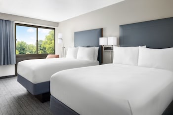 Room, 2 Queen Beds (Mobility/Hearing Accessible, Tub)