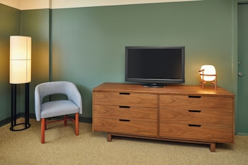 Room, 2 Queen Beds, City View