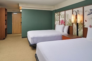 Room, 2 Queen Beds, City View