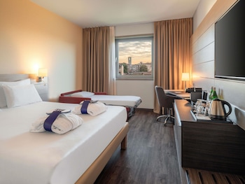 Executive Room, 1 King Bed with Sofa bed