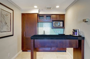Suite, 1 King Bed with Sofa bed, Kitchen