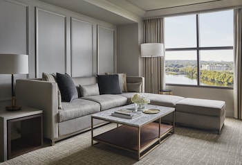 Suite, 1 Bedroom, Lake View
