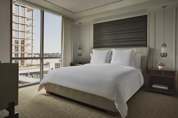Executive Suite, City View (Four Seasons)