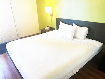 Standard Room, 1 King Bed, Smoking