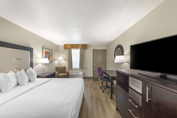 Standard Room, 1 Queen Bed, Non Smoking, Refrigerator & Microwave