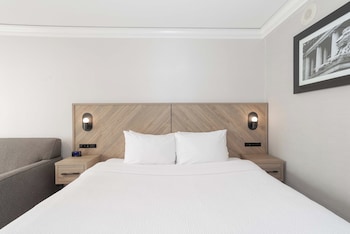 Standard Room, 1 King Bed with Sofa bed (South Tower)