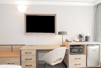 Standard Room, 1 King Bed with Sofa bed (South Tower)