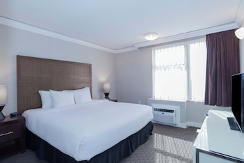 Standard Suite, 1 King Bed (Kitchenette, South Tower)