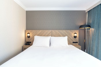 Standard Room, 1 King Bed (North Tower)