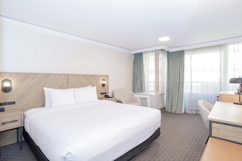 Standard Room, 1 King Bed (South Tower)