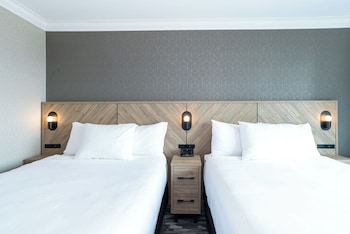 Standard Room, 2 Queen Beds (North Tower)