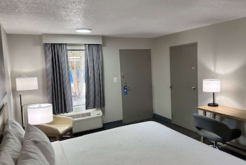 Standard Room, 1 King Bed