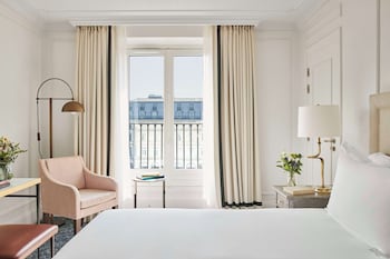 Deluxe Room (View)