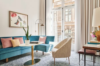Suite (Empire)