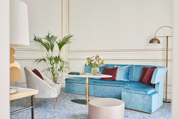 Suite (Louvre Suite)