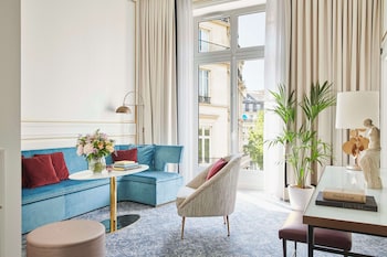 Suite (Louvre Suite)