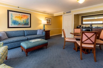 Suite, 1 Bedroom, Non Smoking, Poolside