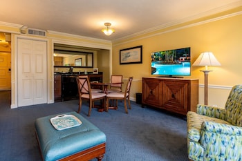 Suite, 1 Bedroom, Non Smoking, Poolside