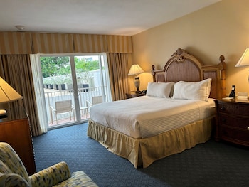 Standard Room, 1 King Bed, Balcony