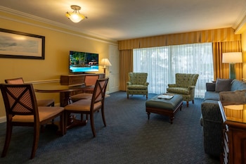 Suite, 1 Bedroom, Non Smoking, Poolside