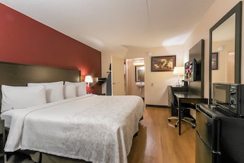 Premium Room, 1 King Bed, Accessible (Upgraded Bedding & Snack, Smoke Free)