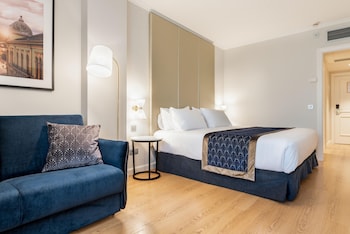 Twin Room (2 Adults + 1 Child)