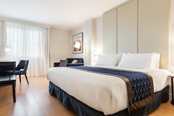 Twin Room (2 Adults + 1 Child)