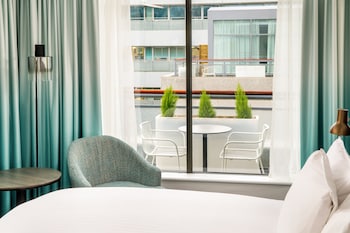 Premium Room, 1 King Bed, Balcony (Super King)