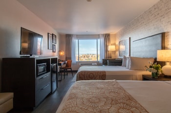2 Queen Suite