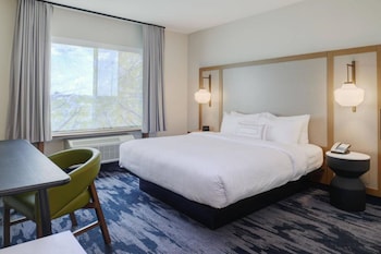 Suite, 1 Bedroom (Mobility/Hearing Access, Roll-In Shwr)
