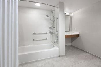 Room, 1 King Bed (Mobility Accessible, Tub)