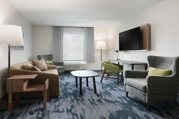 Suite, 1 Bedroom (Mobility/Hearing Access, Roll-In Shwr)