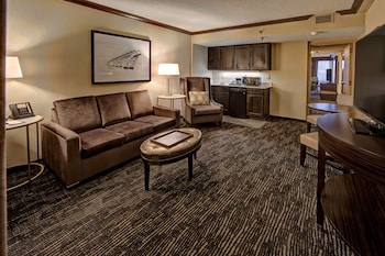 Suite, 1 King Bed, Accessible, Bathtub (Kitchenette, Mobility)