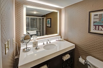 Suite, 1 King Bed, Accessible, Bathtub (Kitchenette, Mobility)
