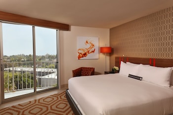 West Coast King (No Resort Fee)