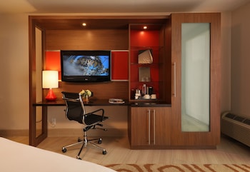 West Coast King (No Resort Fee)