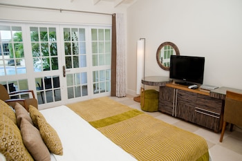 Superior Room, Poolside