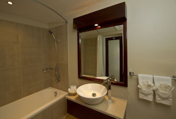 Standard Room, 1 King Bed (Garden or Courtyard)