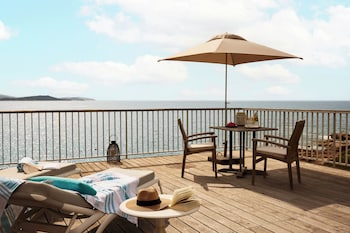 Deluxe Room, 1 King Bed, Sea View