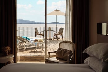Deluxe Room, 1 King Bed, Sea View