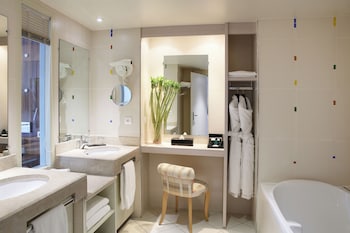 Junior Suite, 1 Queen Bed, Sea View