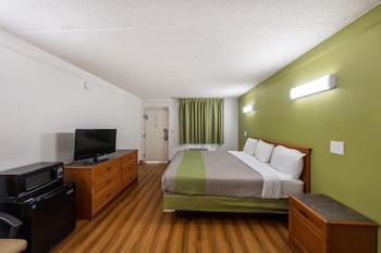 Standard Room, 1 King Bed, Accessible, Non Smoking