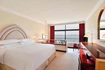 Deluxe Room, 1 King Bed, Smoking, Sea View (Balcony)