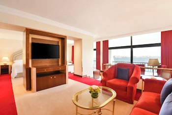 Executive Suite, 2 Bedrooms, Smoking, Sea View (Balcony, Corner)