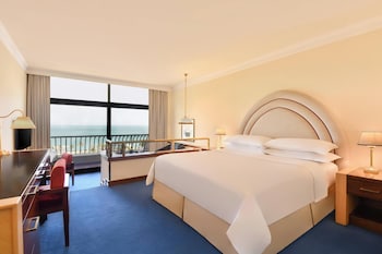 Deluxe Room, 1 King Bed, Smoking, Sea View (Balcony)