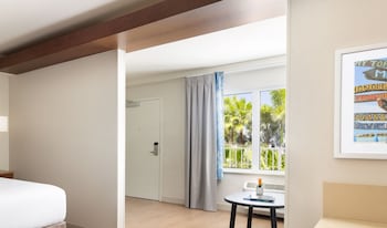 Suite, 1 King Bed with Sofa bed