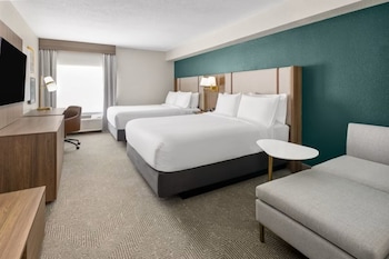 Standard Room, 2 Queen Beds, Accessible Bathtub (Mobility Accessible)
